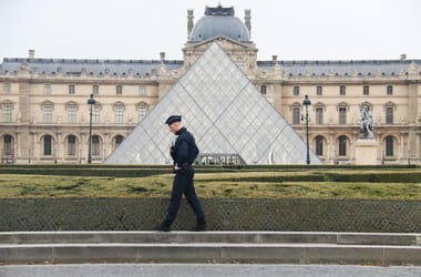 A Louvre kirablása miatt elfogott férfiak részben elismerték, hogy benne voltak az akcióban